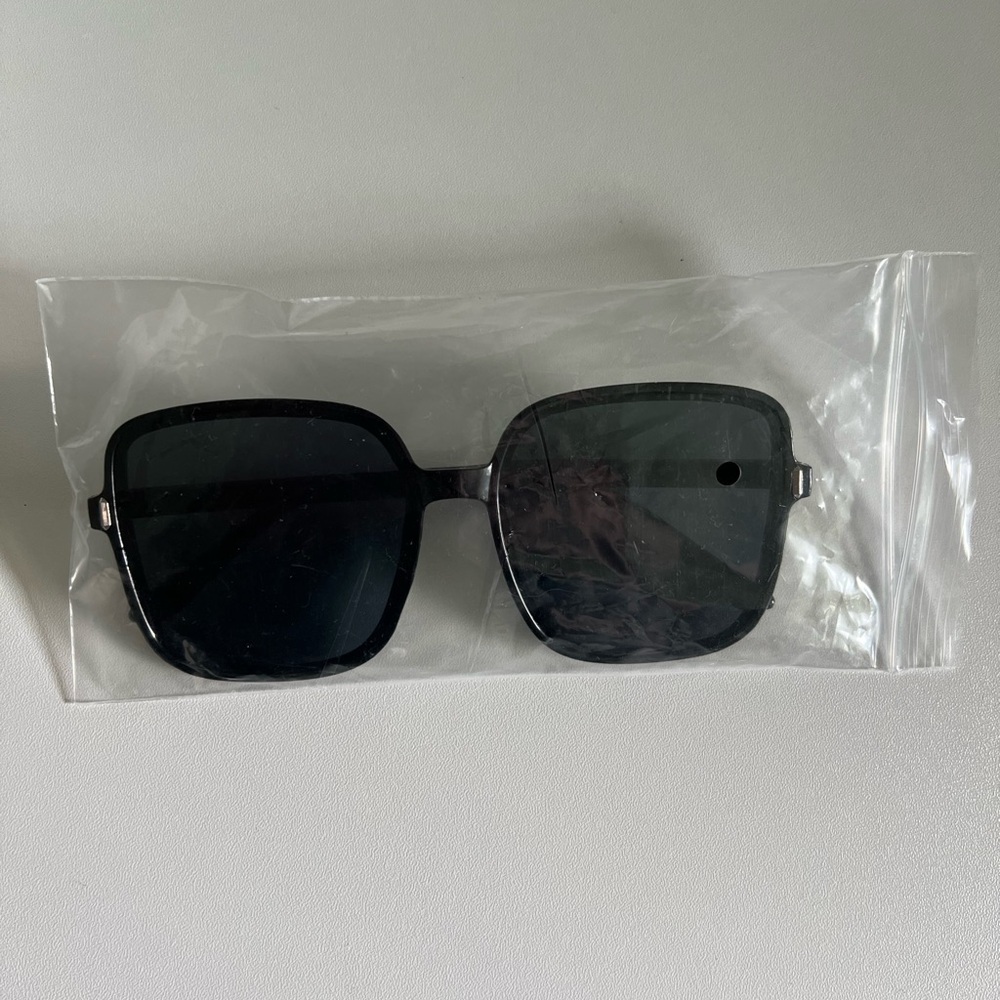 Black Square Sunglasses
